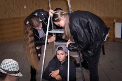 Młodzieżowa grupa teatralna PoZaMarginesem zagrała...