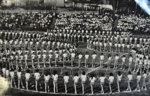 Pokazy gimnastyczno - taneczne w wykonaniu szkół średnich