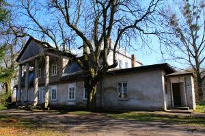 Dwór w Łążynie II